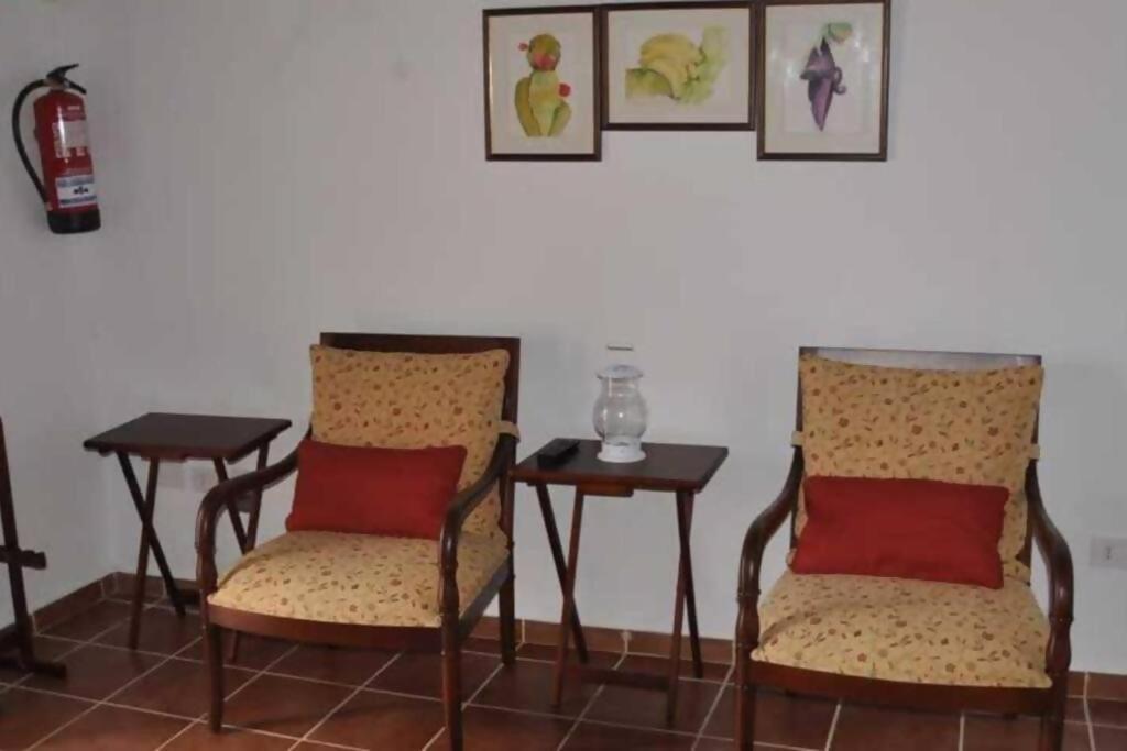 Casa Rural De 1945 Dos Plantas Patio Y Barbacoa Frontera Exterior photo